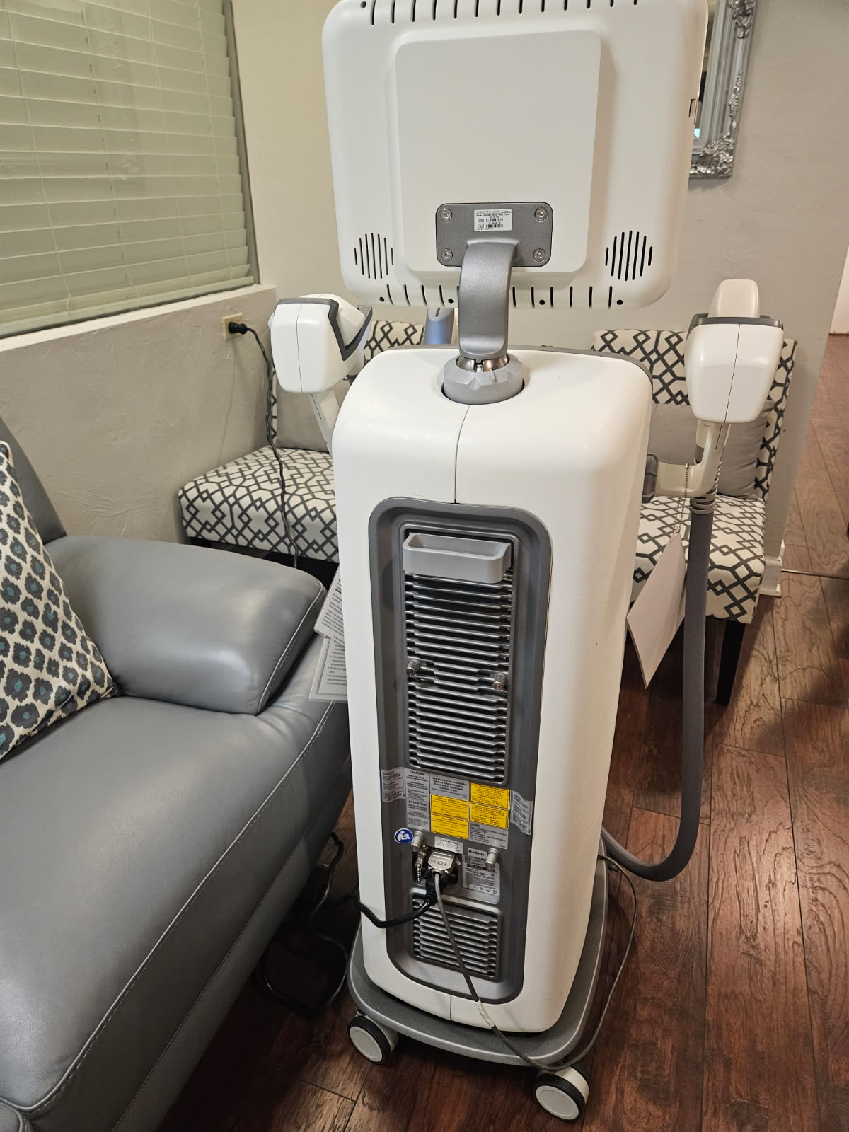 2018 Candela Elos Plus For Sale | 3 Handpieces & Warranty - Image 4