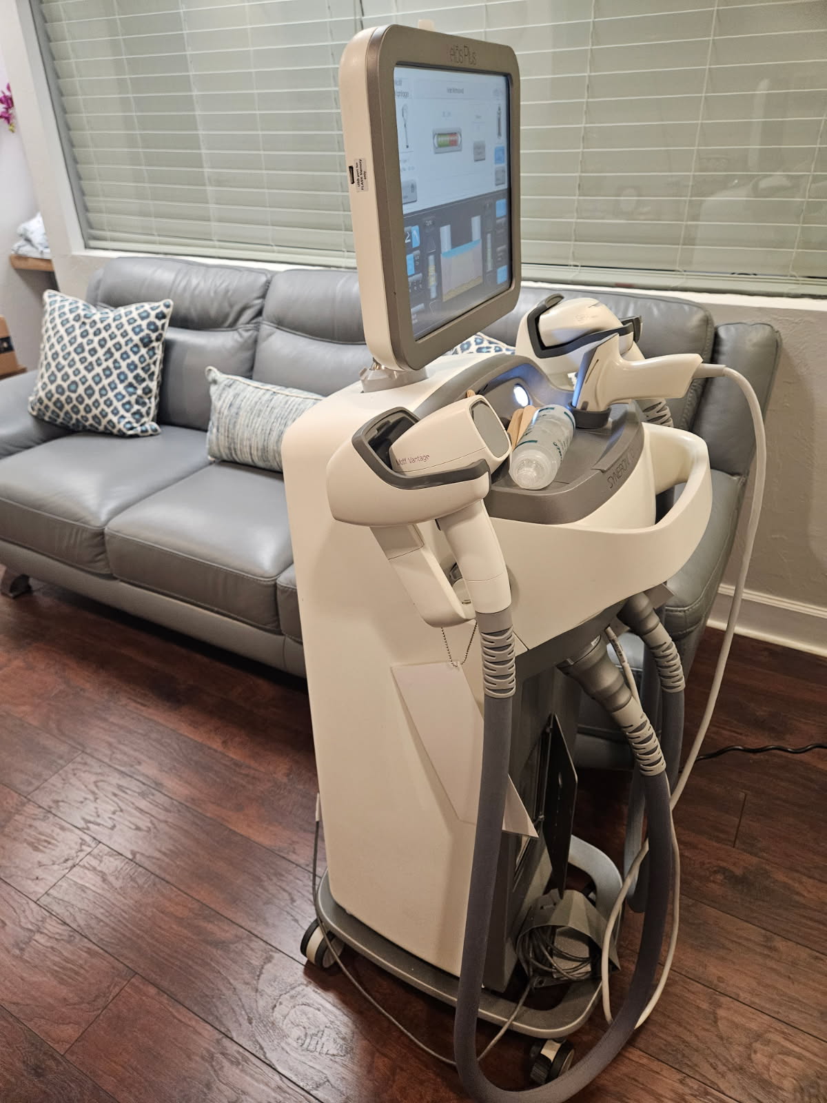 2018 Candela Elos Plus For Sale | 3 Handpieces & Warranty - Image 3