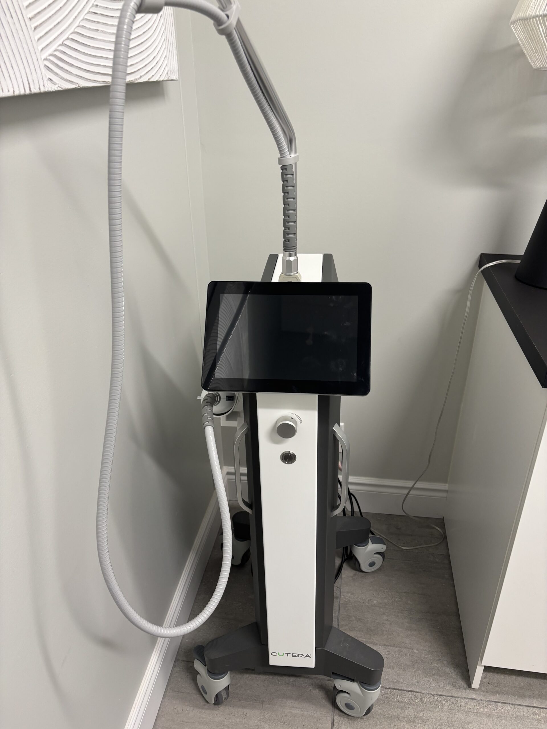 2023 Cutera Secret RF For Sale - Microneedling + Warranty - Image 2