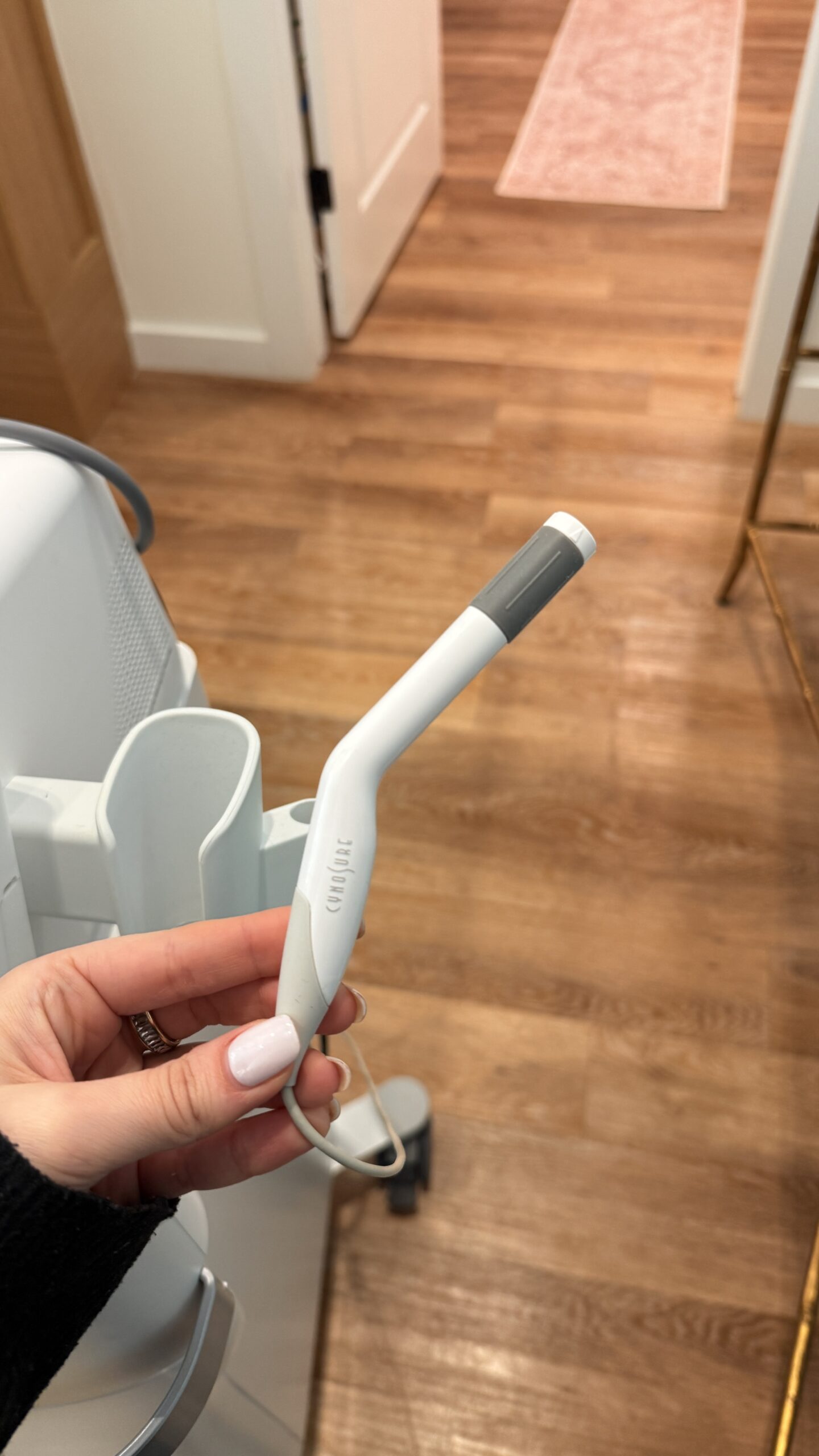 Cynosure Potenza AC handpiece detail facing right
