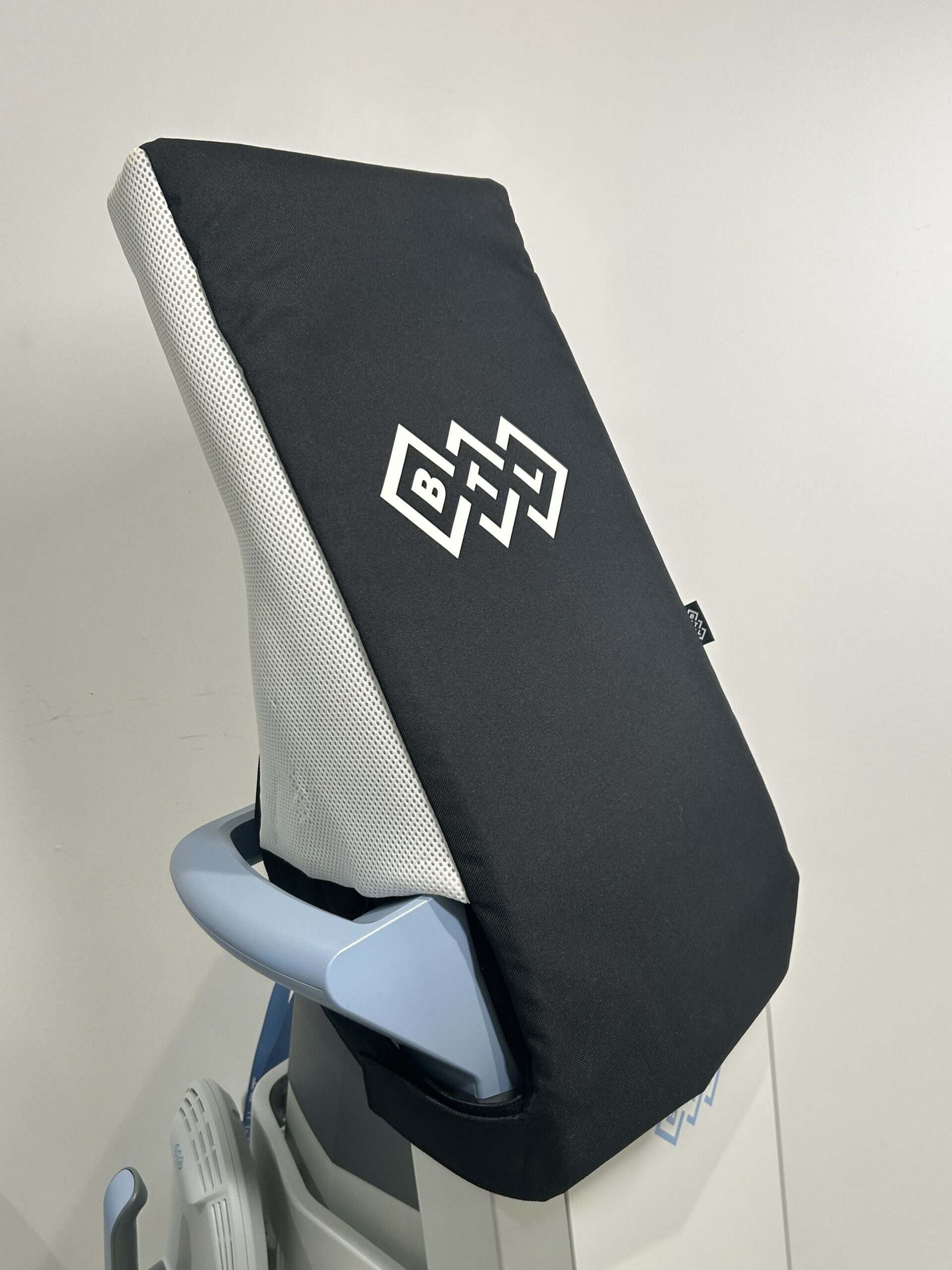 2021 BTL Emsculpt dust cover left view