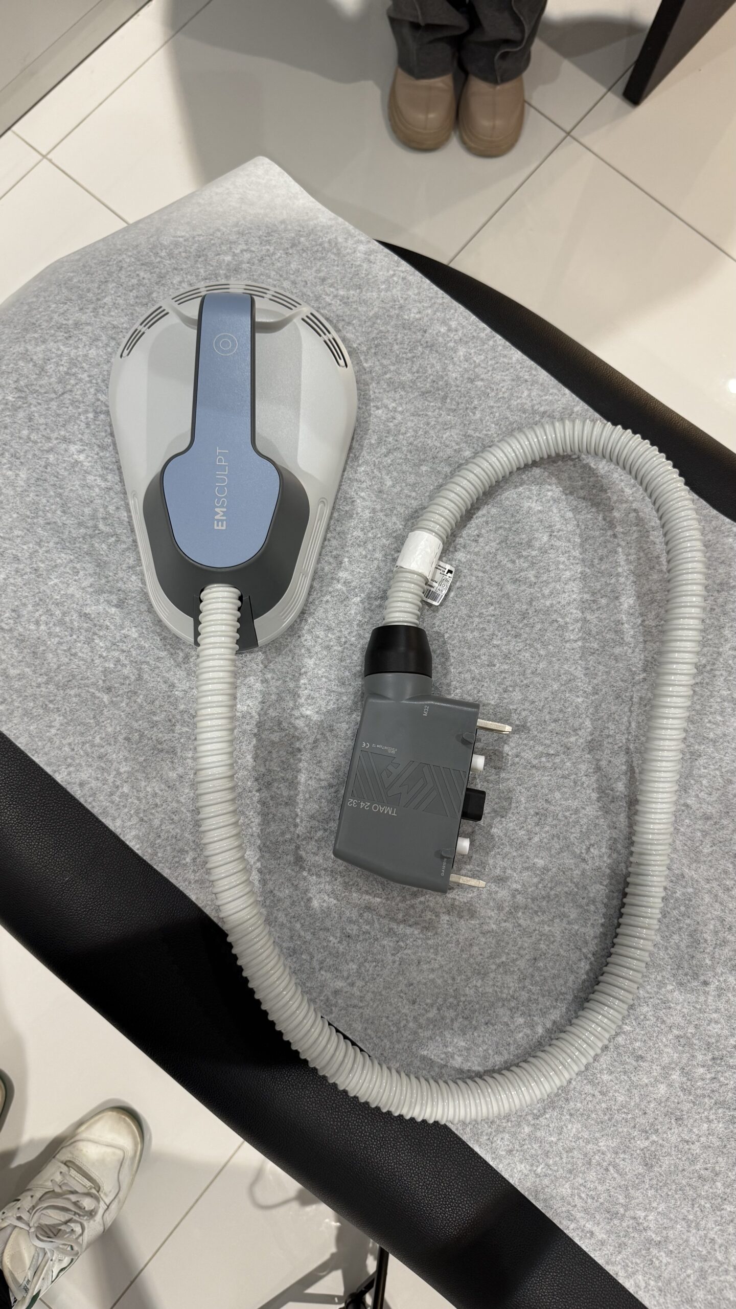 Emsculpt handpiece front view