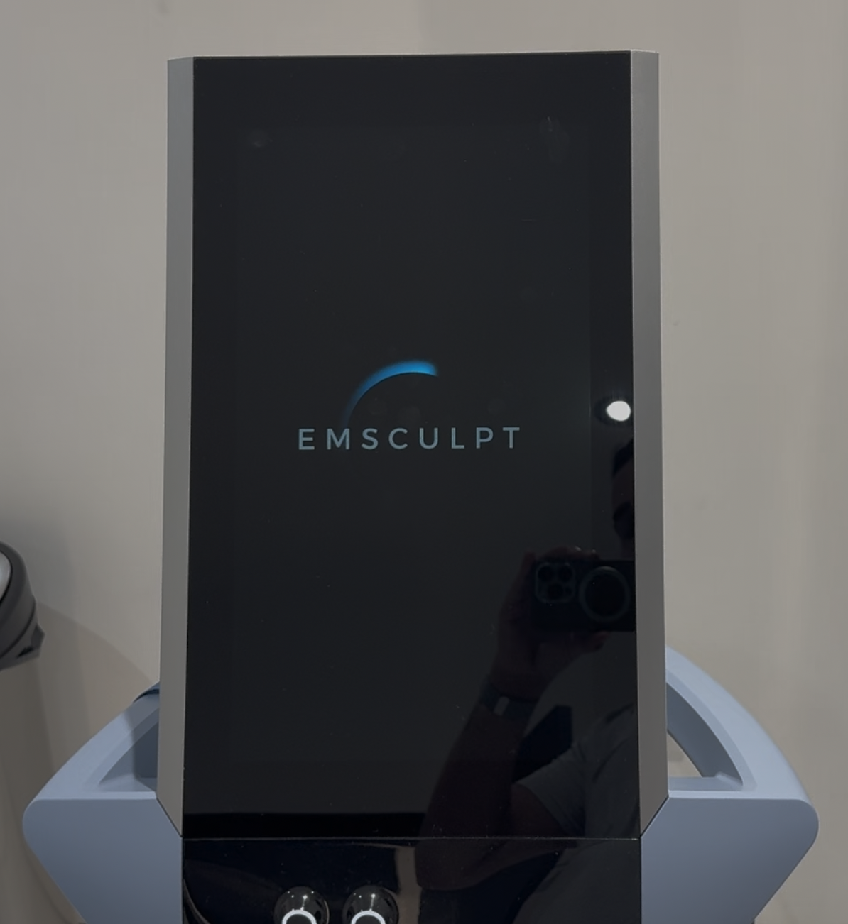 BTL Emsculpt loading screen close-up