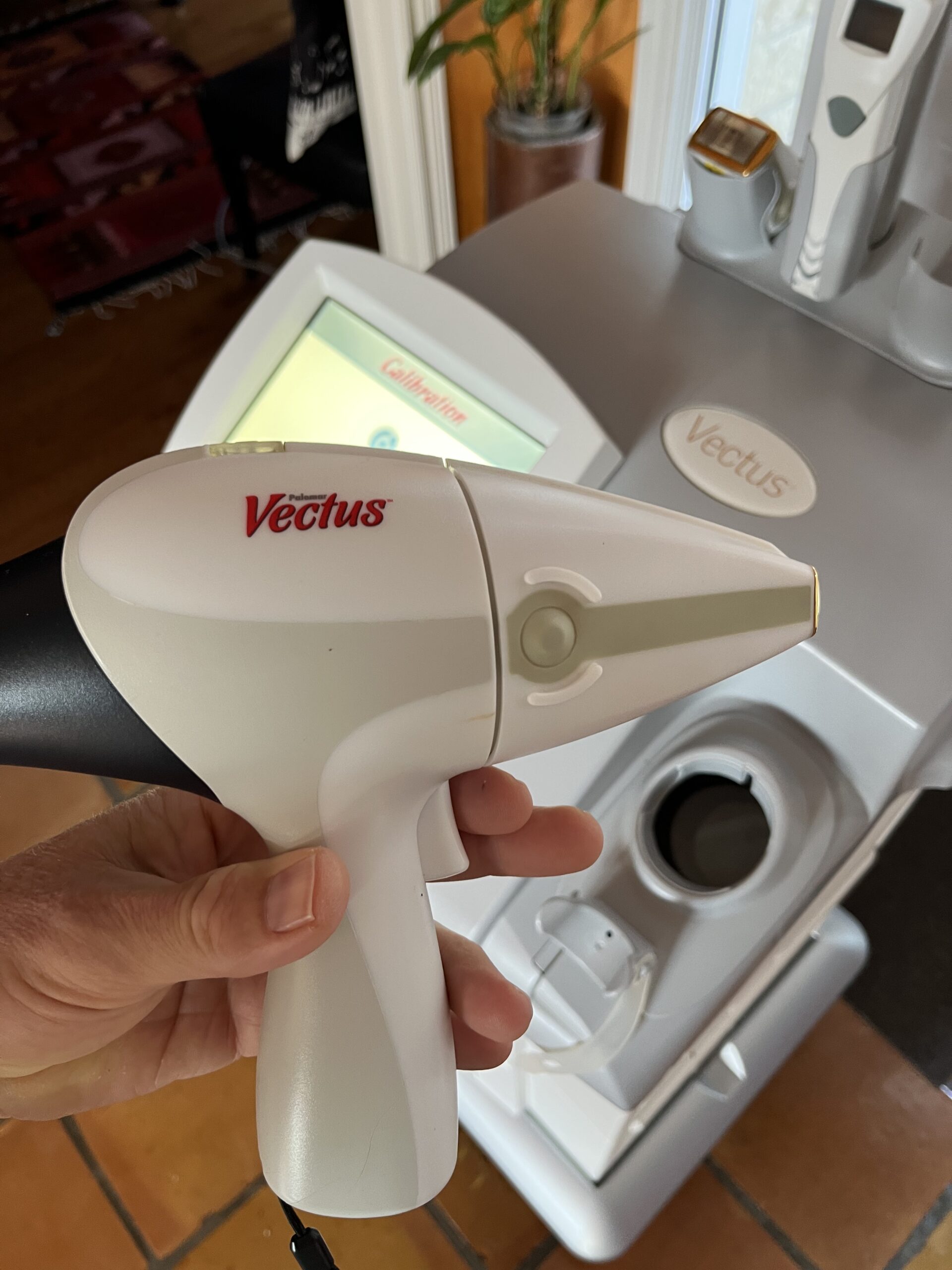 Vectus 2022 handpiece left side view