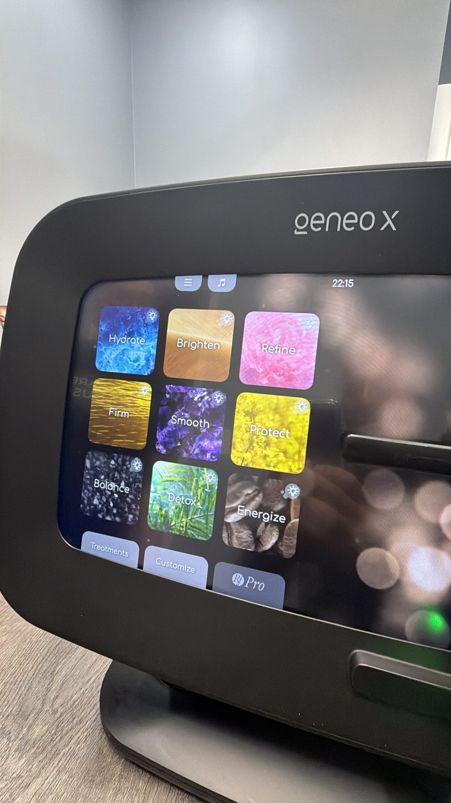 Pollogen Geneo X U 2024 treatment settings close-up