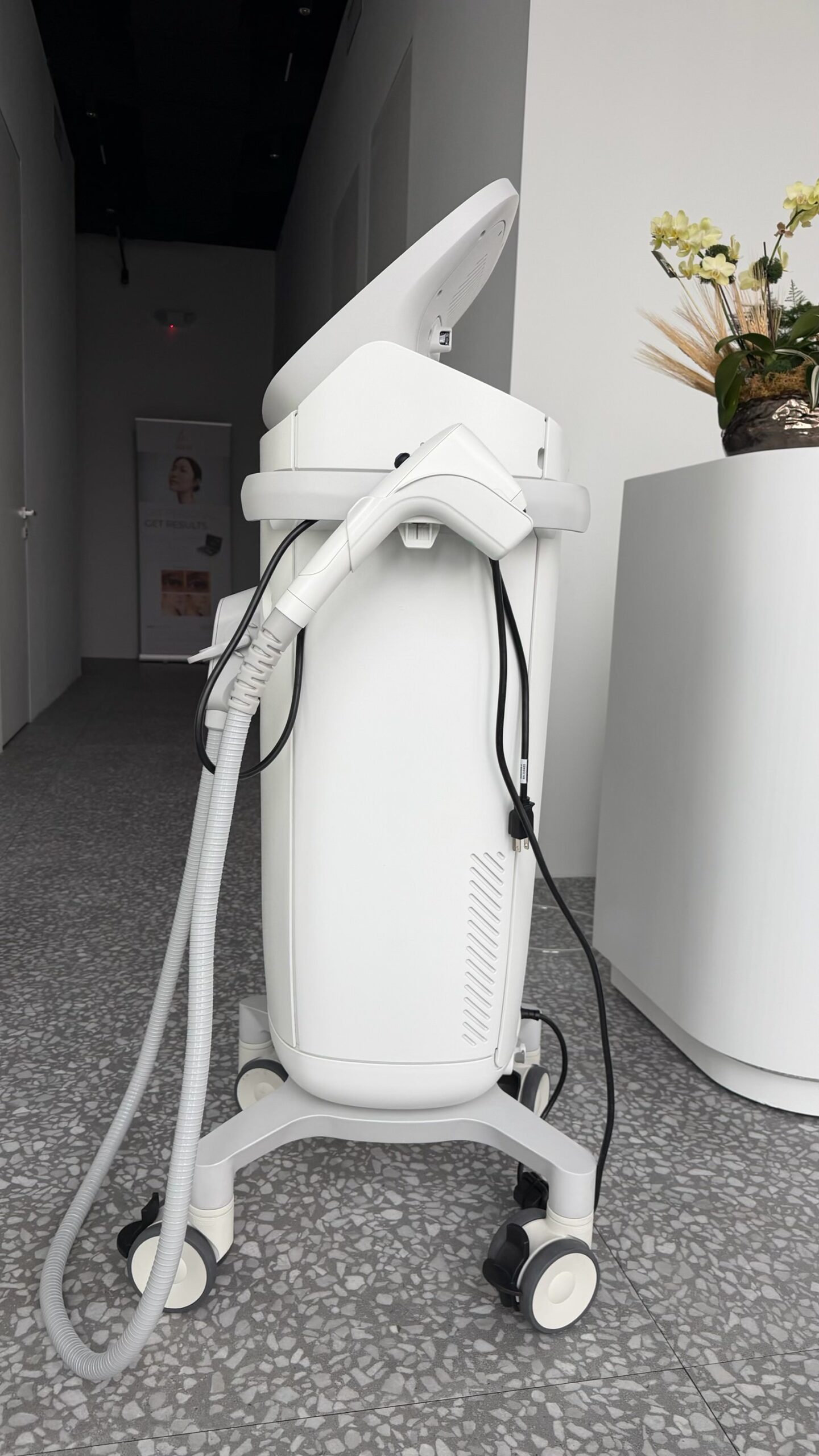 2023 Sofwave Skin Tightening Device For Sale - Right Side