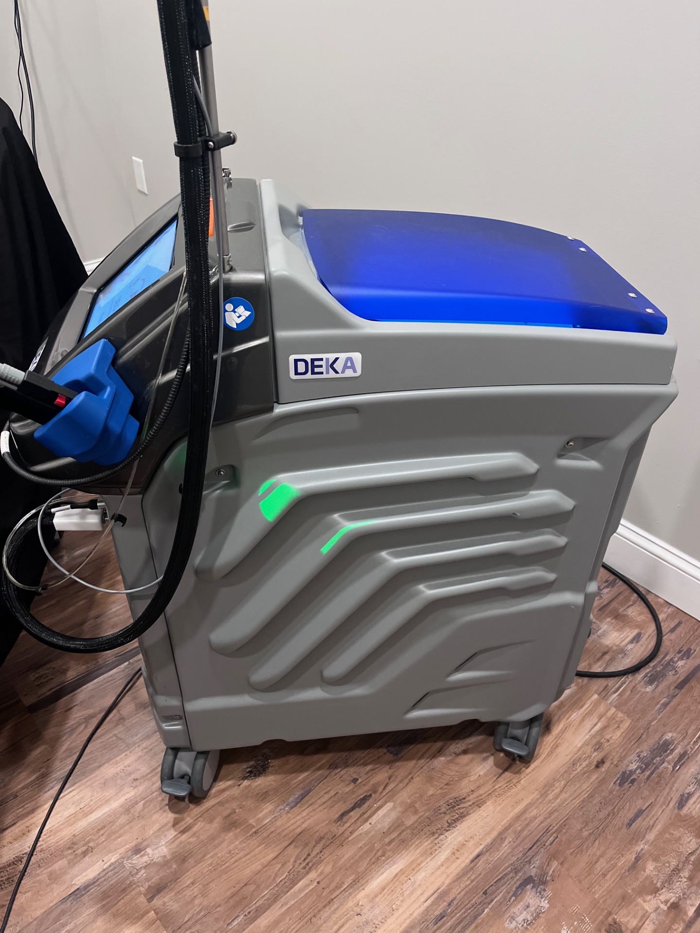 Cartessa Motus AX Alexandrite laser right side view medspa laser system