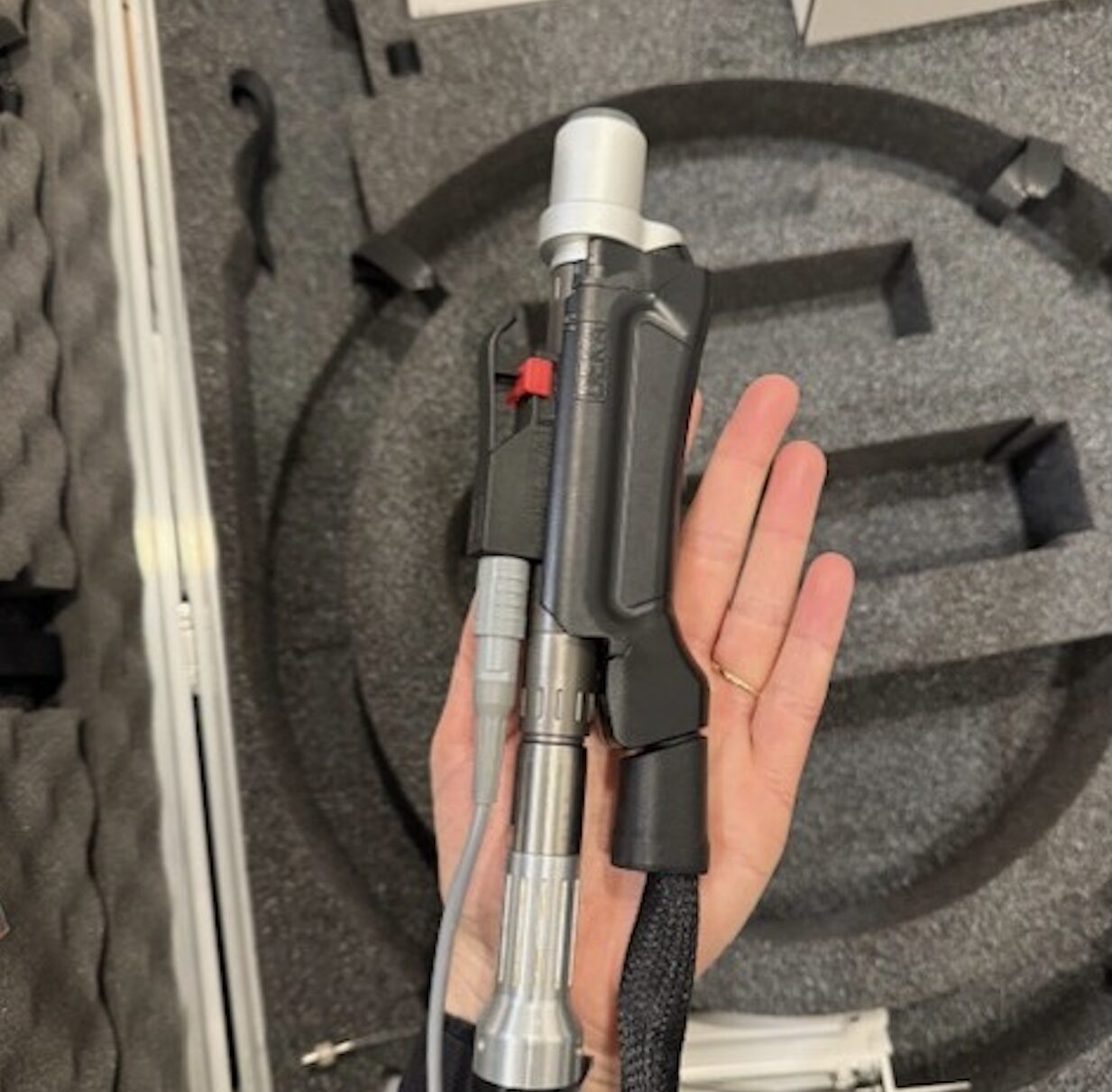 Cartessa Motus AX Moveo handpiece tilted view