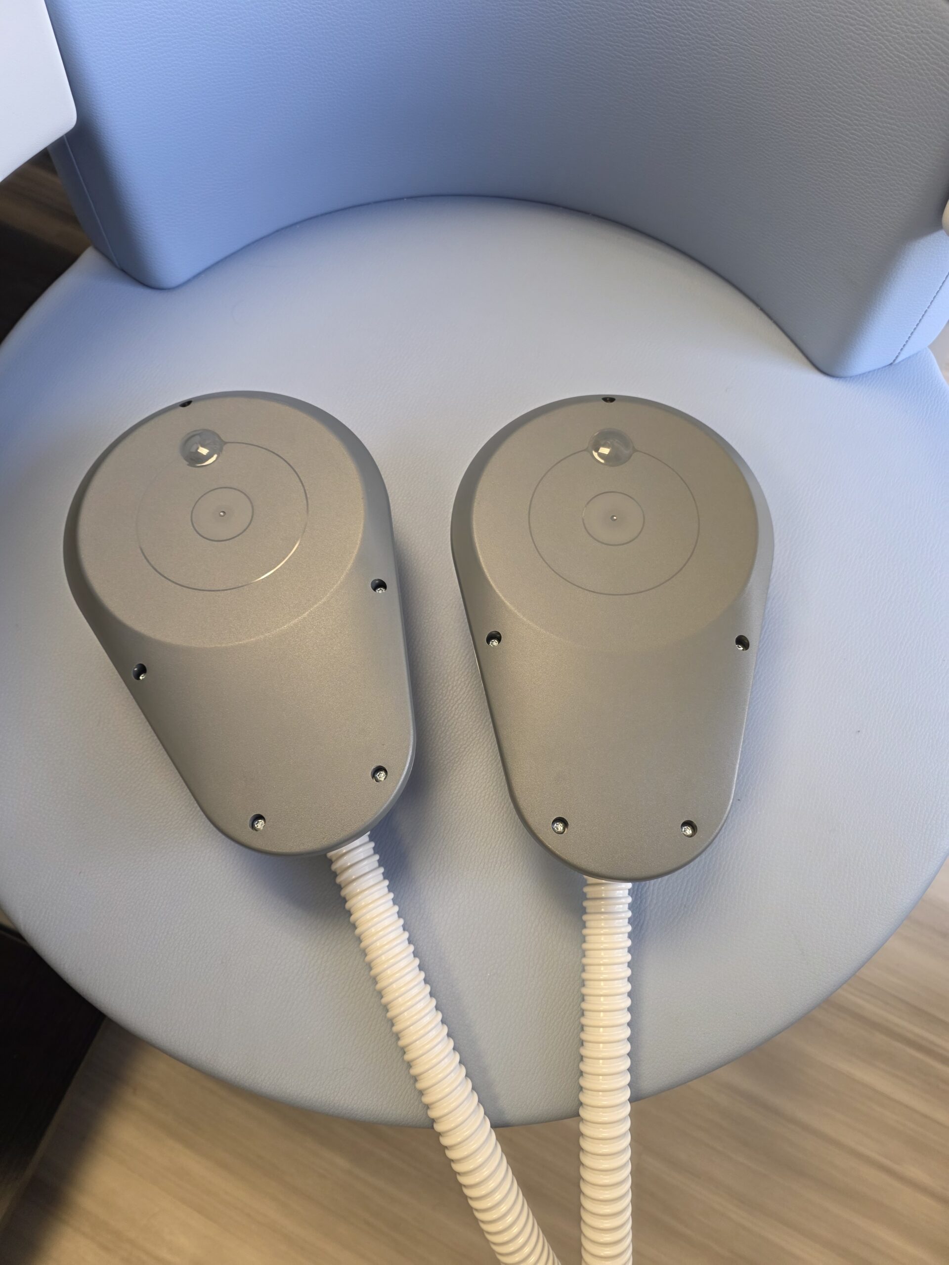 Emsculpt Neo large paddles front view