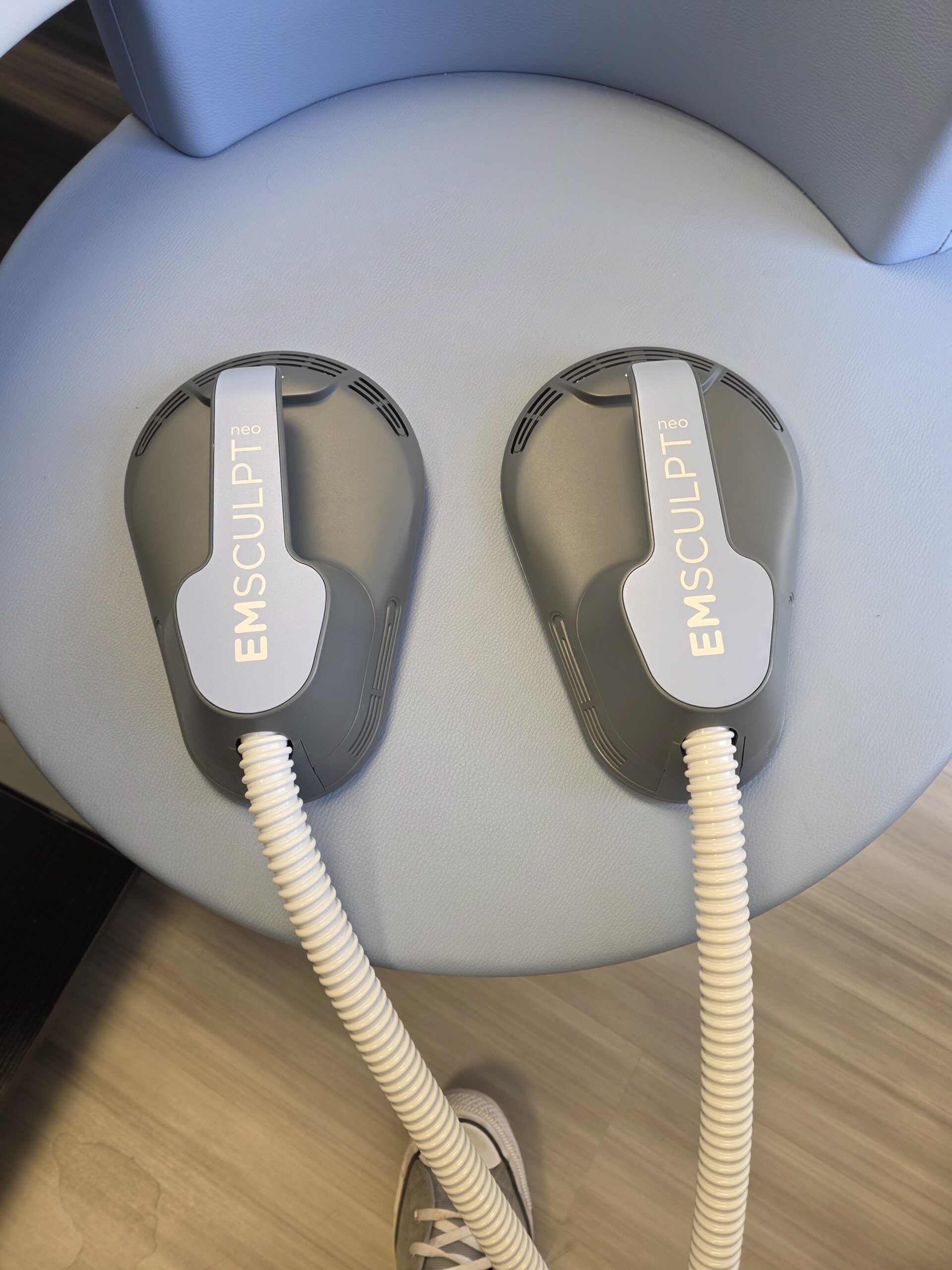 Emsculpt Neo large paddles with straps