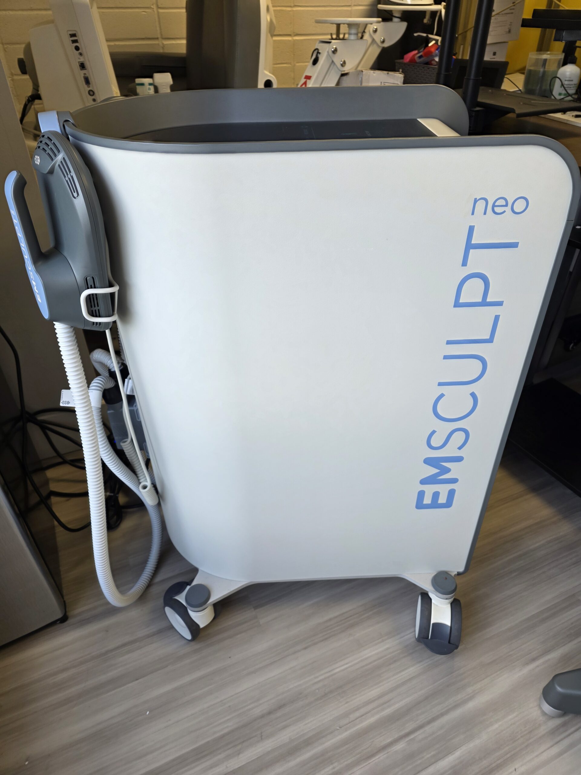 2021 Emsculpt Neo left side view
