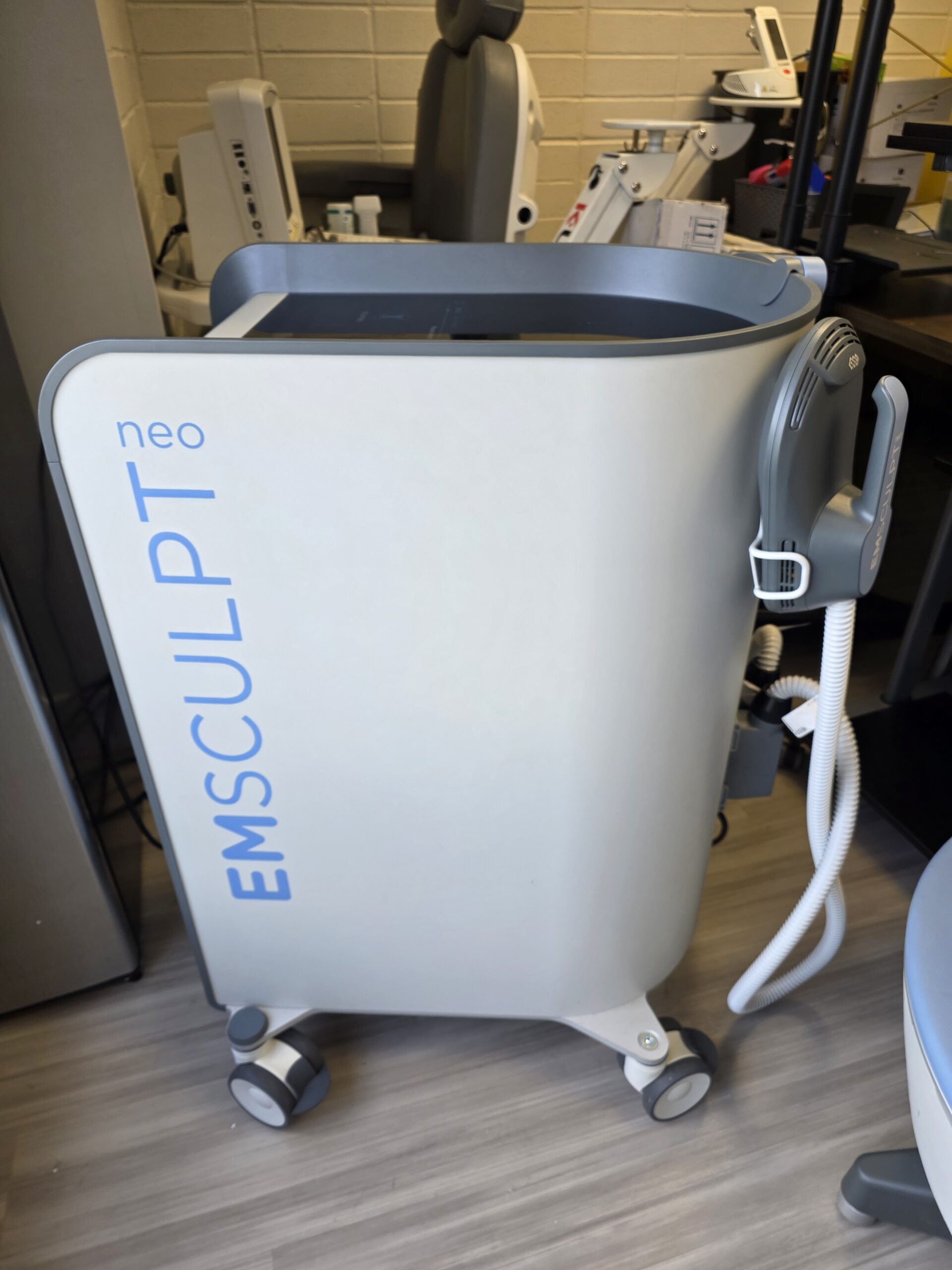 2021 Emsculpt Neo right side view