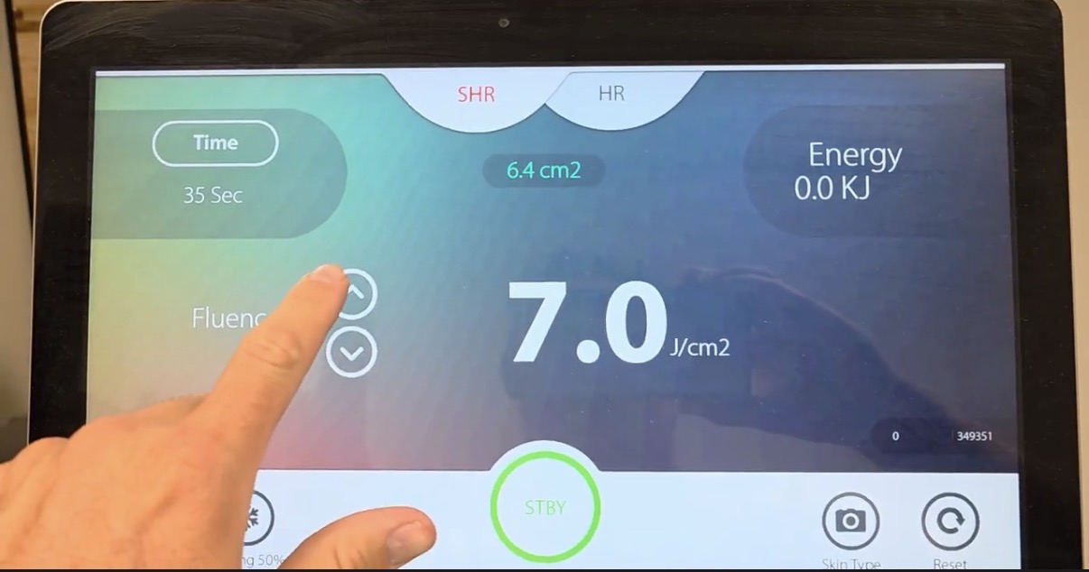 SHR Pro handpiece specs on screen by Alma Harmony XL Pro