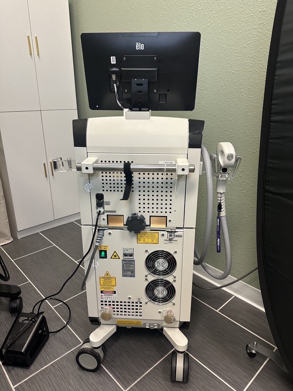 2023 Alma Harmony XL PRO For Sale w/ 3 Handpieces - Image 4