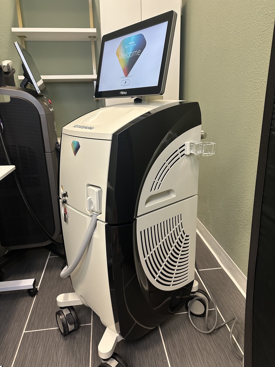 2023 Alma Harmony XL PRO For Sale w/ 3 Handpieces - Image 2