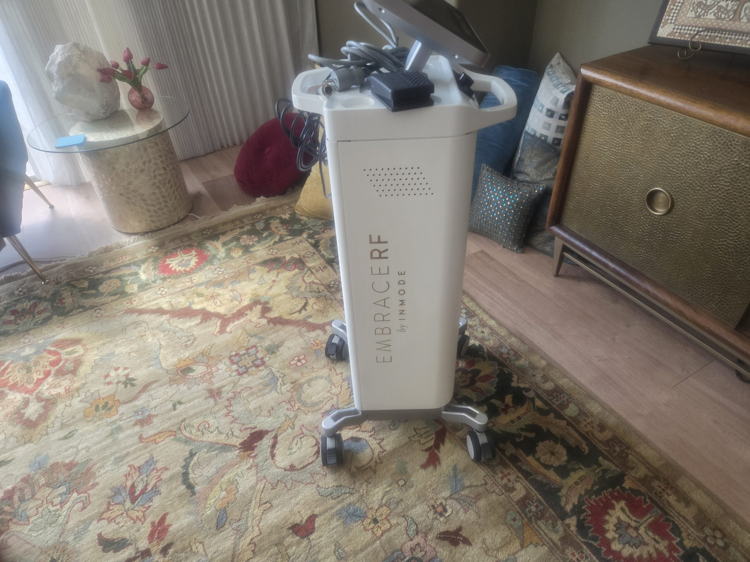 2019 InMode EmbraceRF with FaceTite & AccuTite For Sale - Image 3
